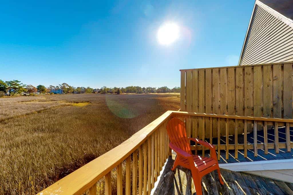 Stewards Watch ownhouse close to the ccean w/shared pool, free WiFi, private W/D