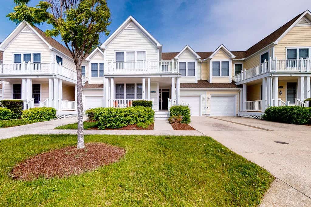 Bear Trap Dunes Townhouse Near Bethany Beach w/Shared Pool, Free WiFi, W/D