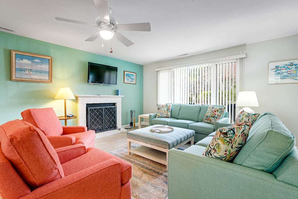 Bayberry Woods condo W/ shared pool, high-speed WiFi & central AC - near beach
