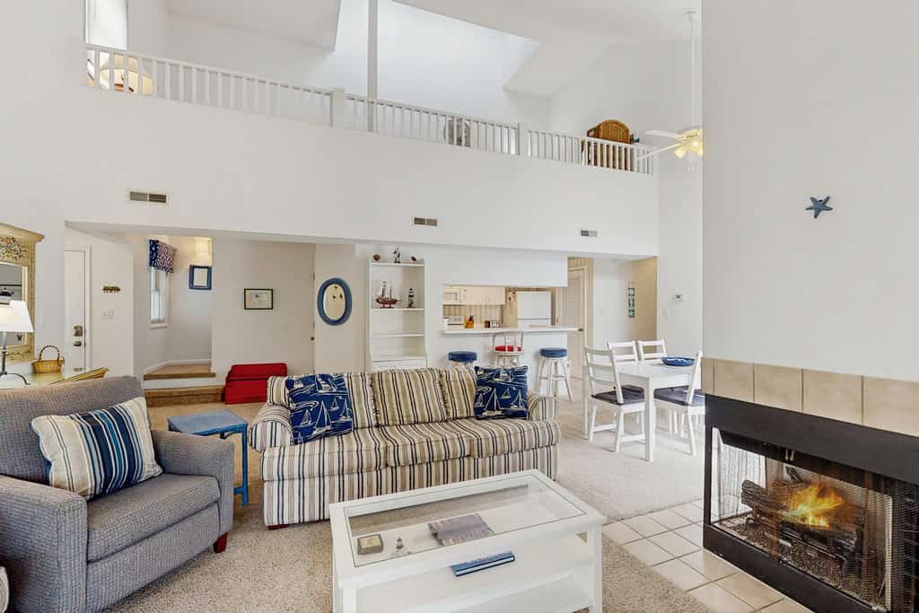 2nd floor sea colony condo with deck & high-speed WiFi - pools/sauna/tennis