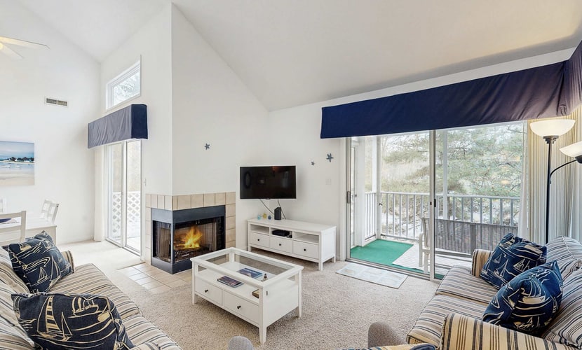 2nd floor sea colony condo with deck & high-speed WiFi - pools/sauna/tennis