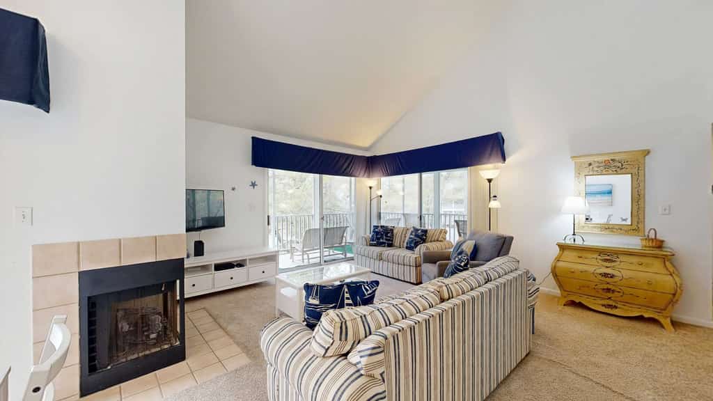 2nd floor sea colony condo with deck & high-speed WiFi - pools/sauna/tennis
