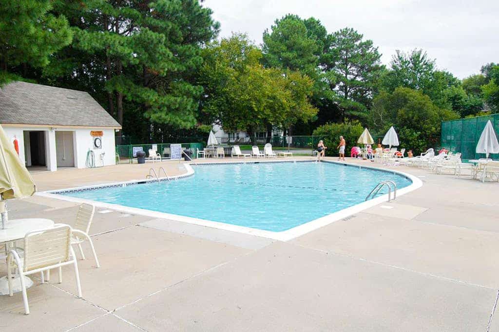 Bayberry Woods condo with fast WiFi, on-site pool, tennis & pickleball