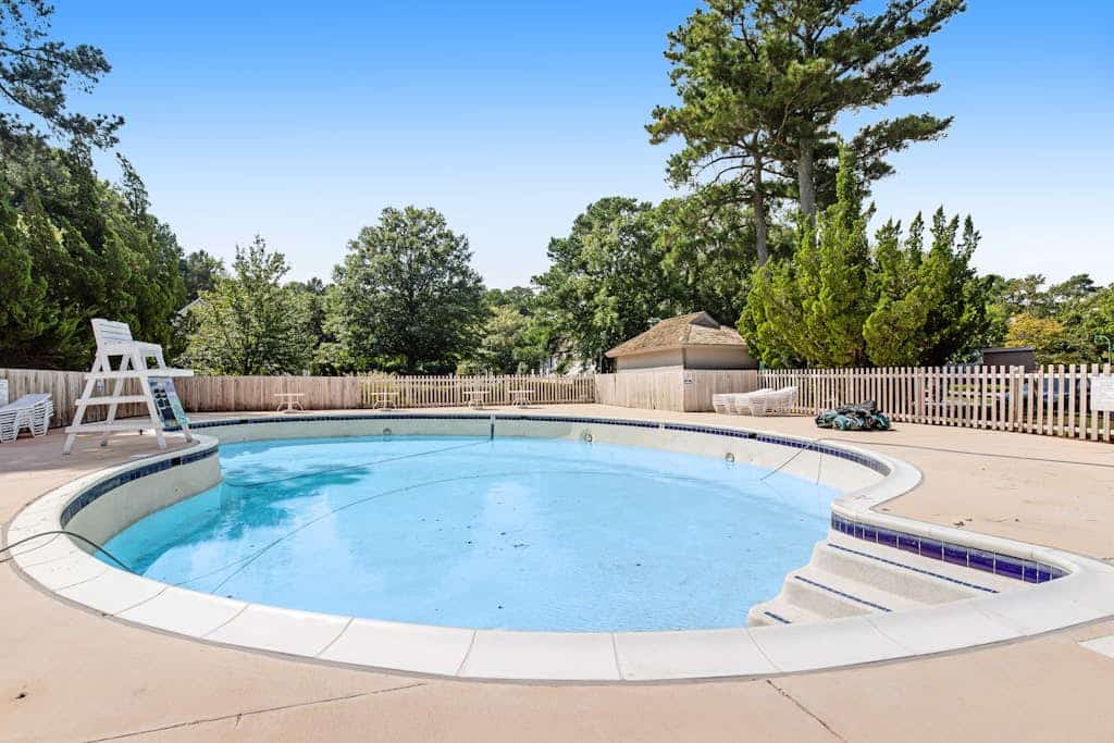 Sea Colony townhome with large deck, fast WiFi & central AC - fully renovated