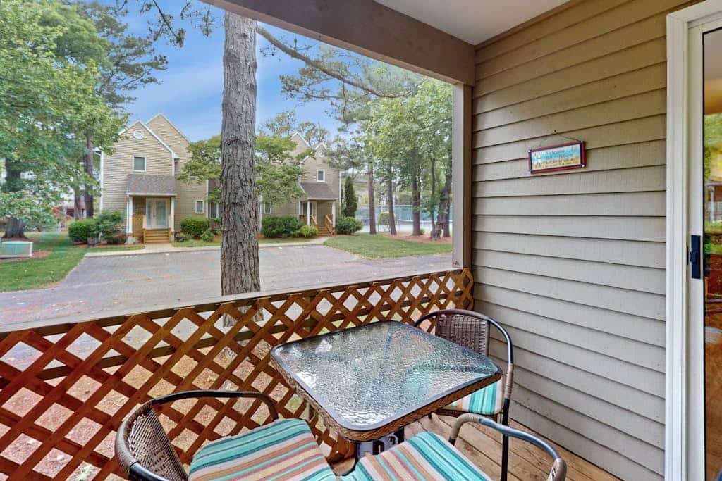 Stewards Watch townhome near beach with screened porch, pool & tennis access