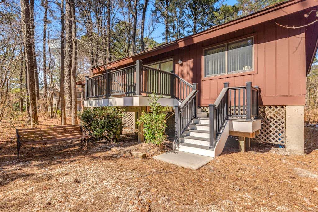 Relaxing South Bethany beach retreat with access to private beach and screened p