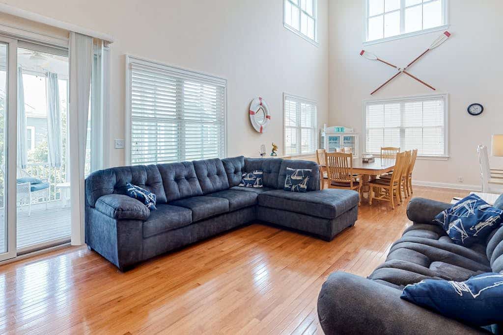 Bayside Resort home close to the beach with shared pools & hot tub - dogs OK
