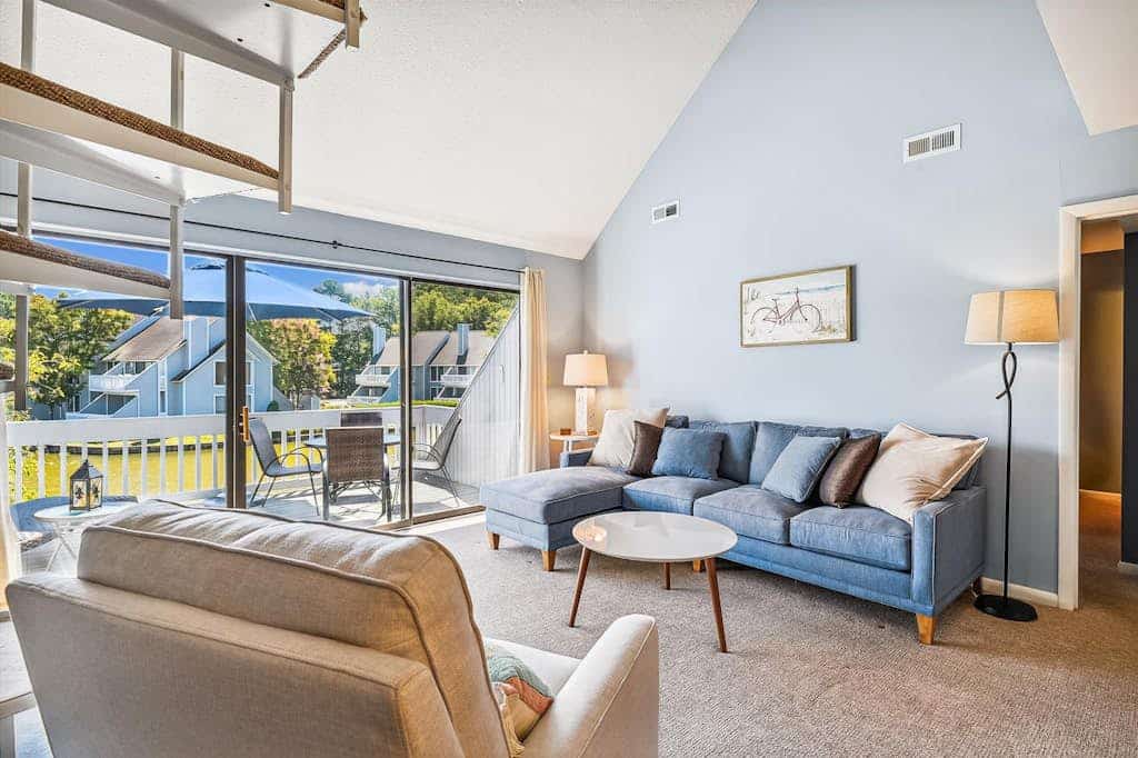 Updated Sea Colony condo with pools, hot tubs, lake views, & high-speed WiFi