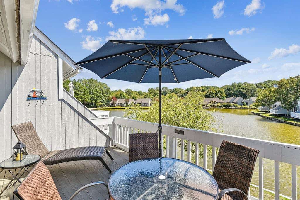Updated Sea Colony condo with pools, hot tubs, lake views, & high-speed WiFi