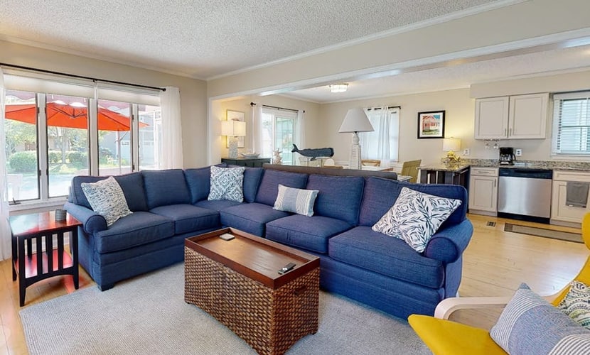 Bright Turtle Walk escape near the beach & town with screened porch, grill & AC