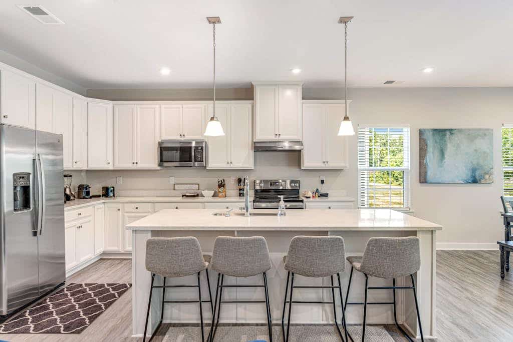 Beach retreat home with covered patio, W/D, fast WiFi, and central AC