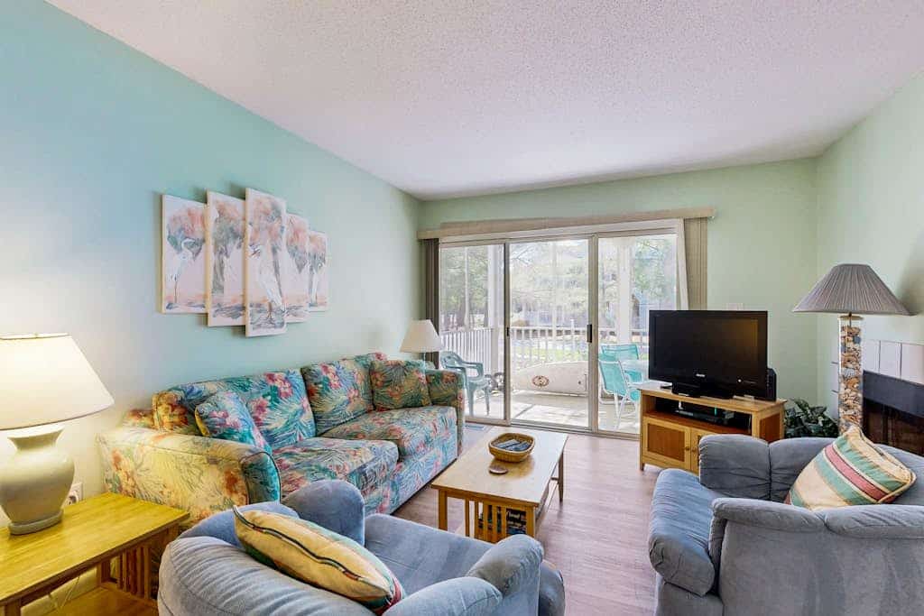 Sea Colony condo with access to pools, tennis & a private beach