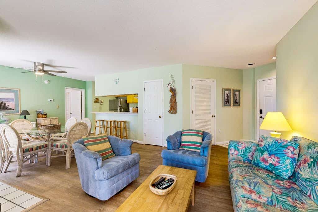 Sea Colony condo with access to pools, tennis & a private beach