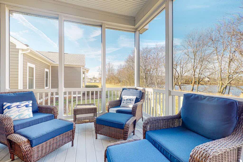 Dazzling Bayside Resort home with pools, gym, & athletic court - close to beach