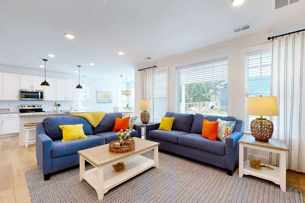 Sea Oaks home with new updates, a patio, gas grill, children's games, W/D, & AC