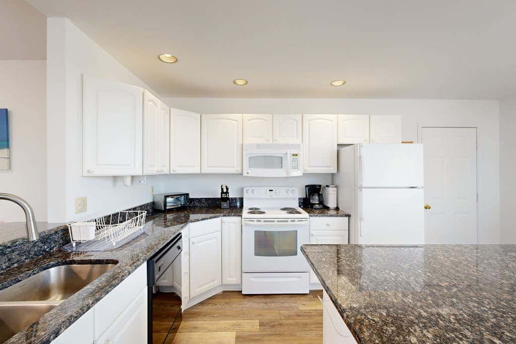Salt Pond - 1 Heron Ct