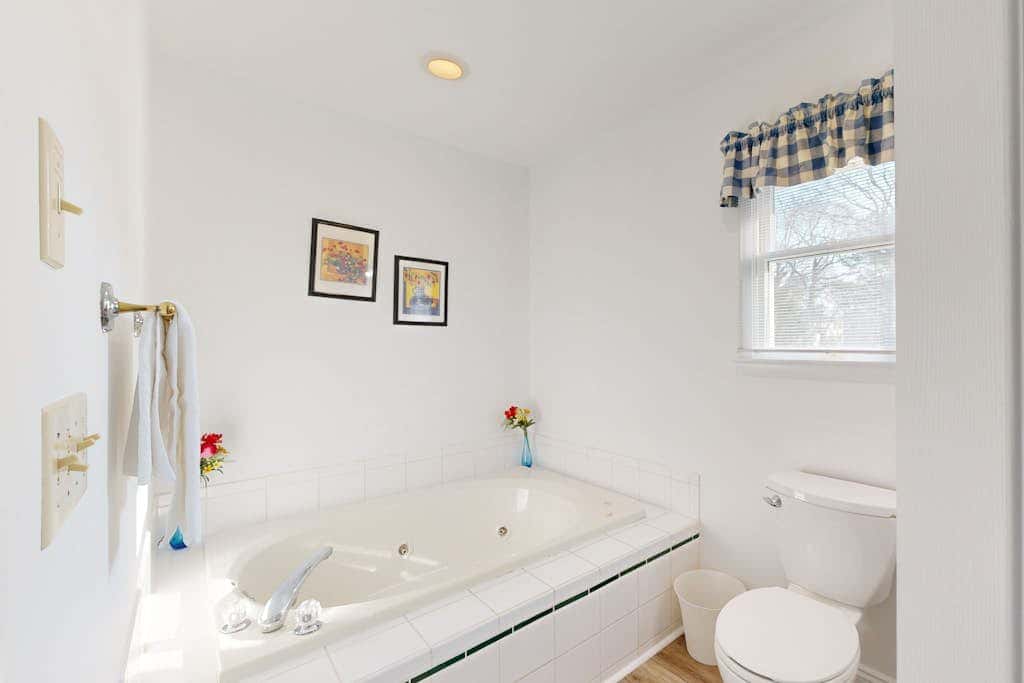 Salt Pond - 1 Heron Ct