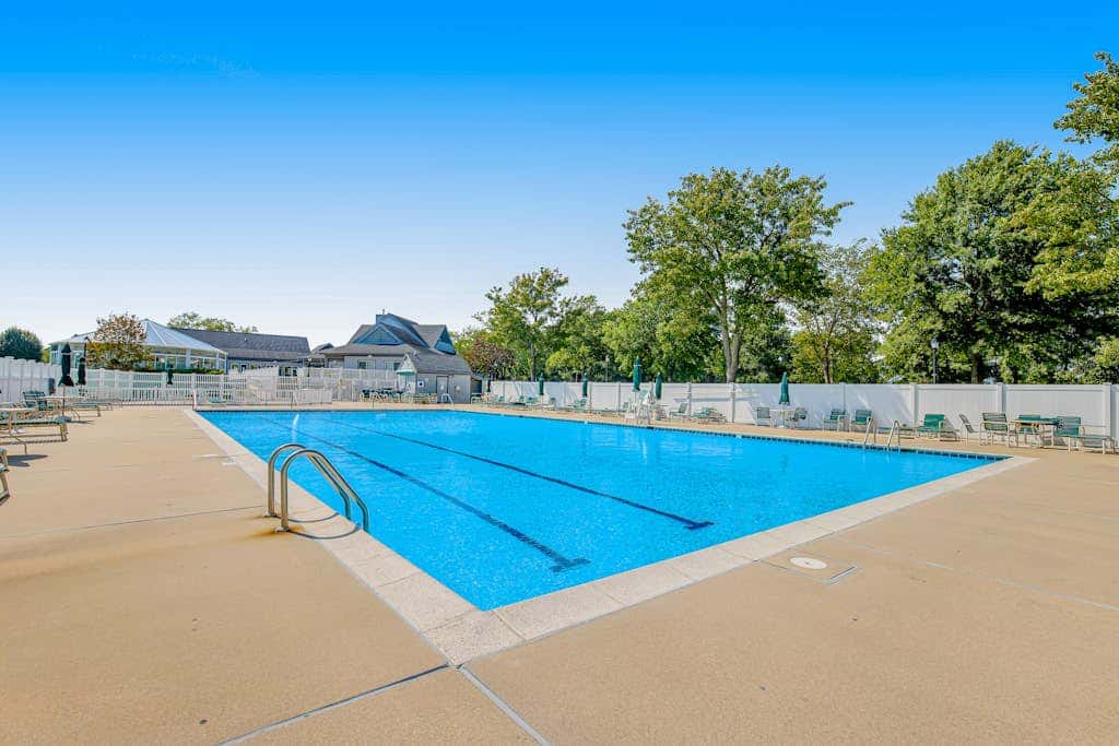 Salt Pond - 1 Heron Ct