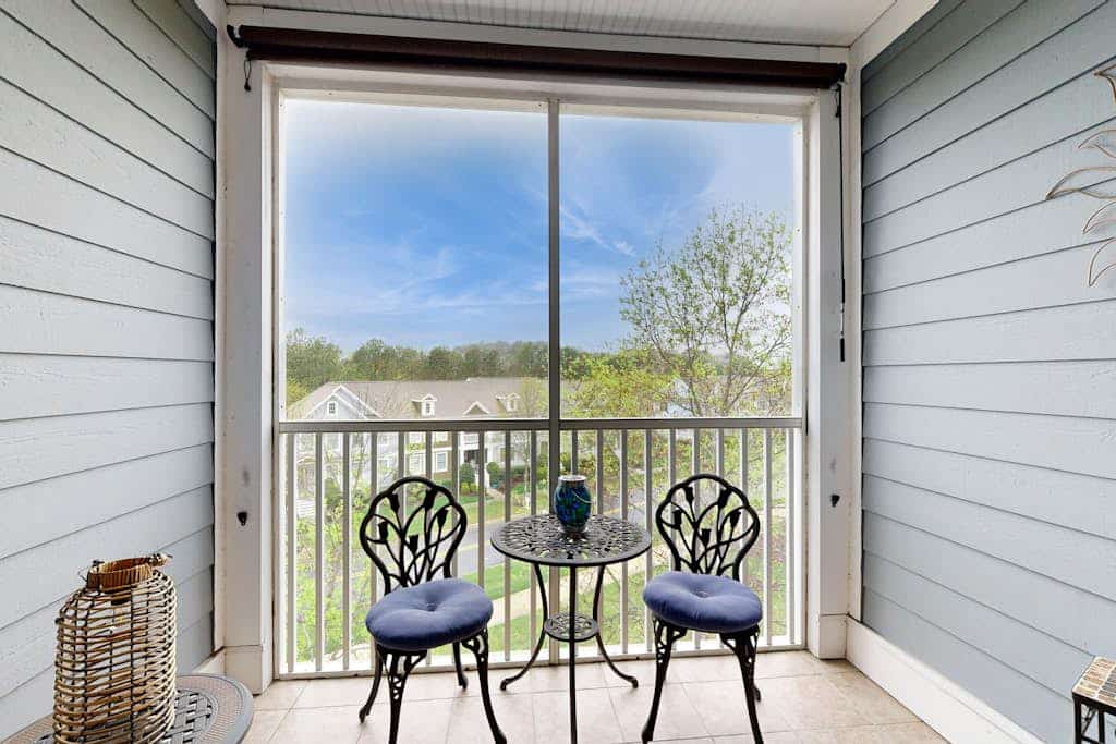 Bayside Resort 3rd-floor condo with indoor/outdoor pools, hot tub, tennis & gym