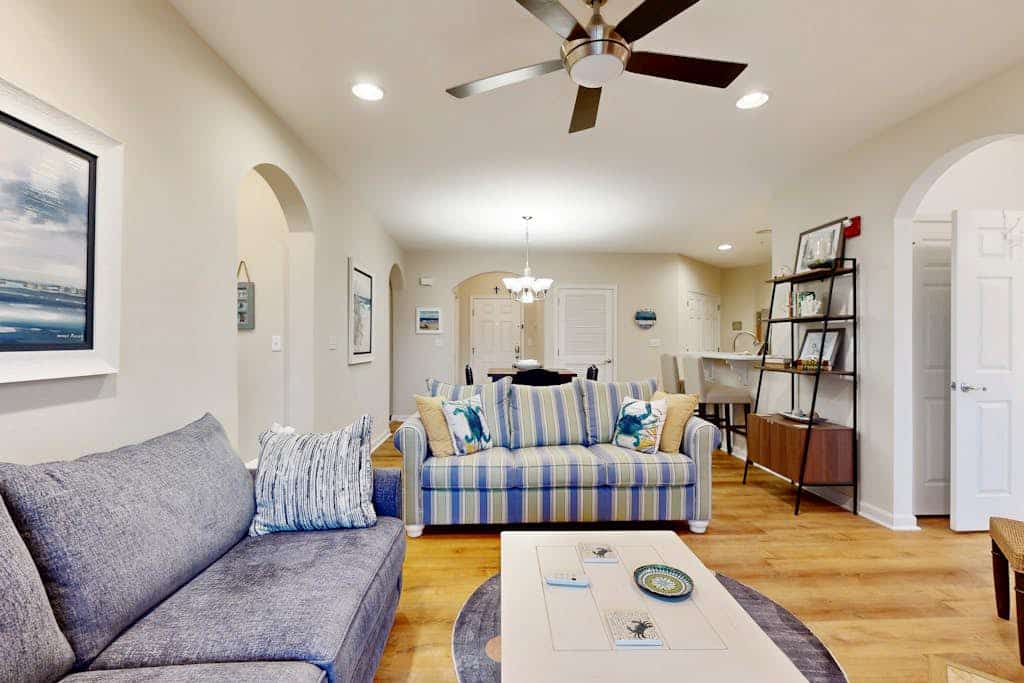Bayside Resort 3rd-floor condo with indoor/outdoor pools, hot tub, tennis & gym