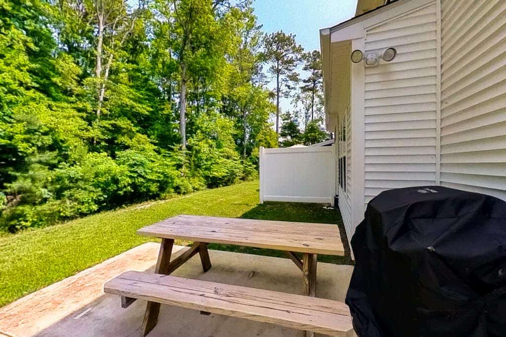 Seashore Villas townhouse w/patio, grill & shared community pool