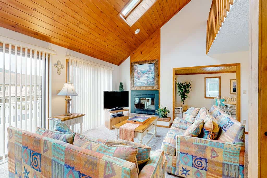Gull's Nest gated home with deck, grill, & private neighborhood beach access