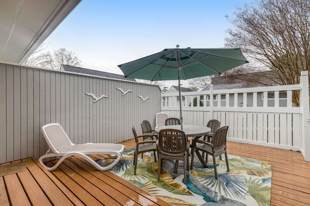 Newly renovated Sea Colony Tennis end condo with W/D, world-class tennis & pools