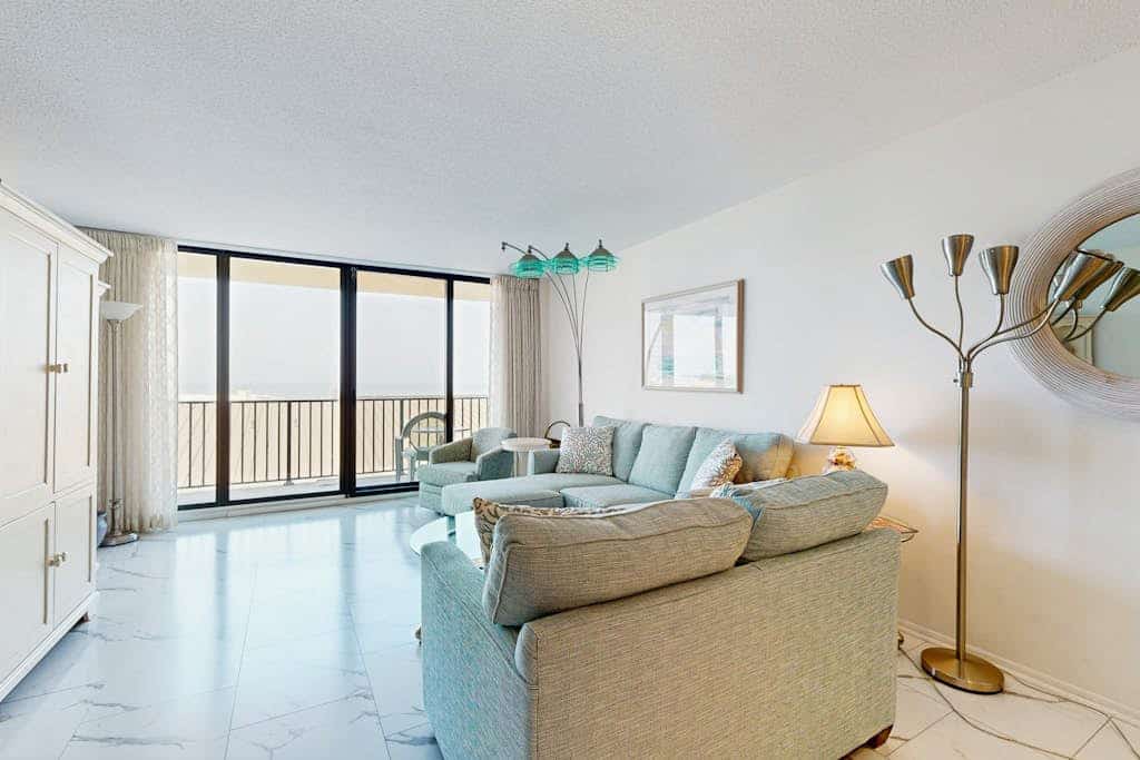 Oceanfront complex with beach access & charm - pools, tennis, fitness centers