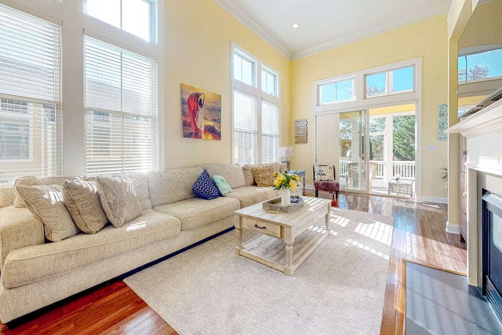 Bayside Resort home with decks, gas fireplace, bikes, ping-pong table, W/D, & AC