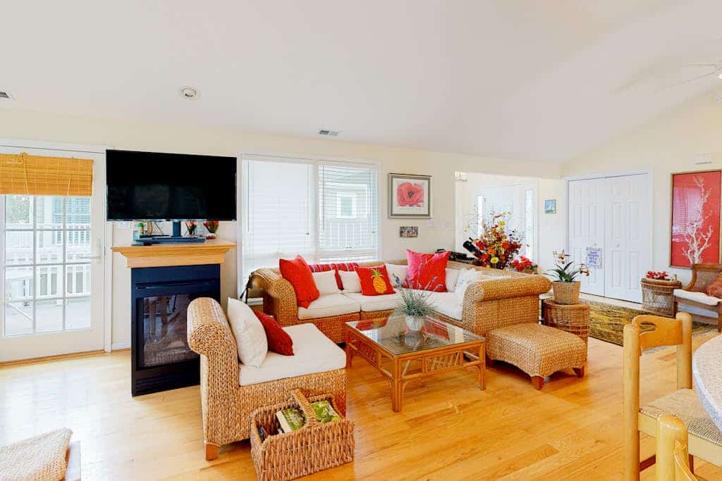 Town of South Bethany Beach home with sunroom and water views - dogs ok