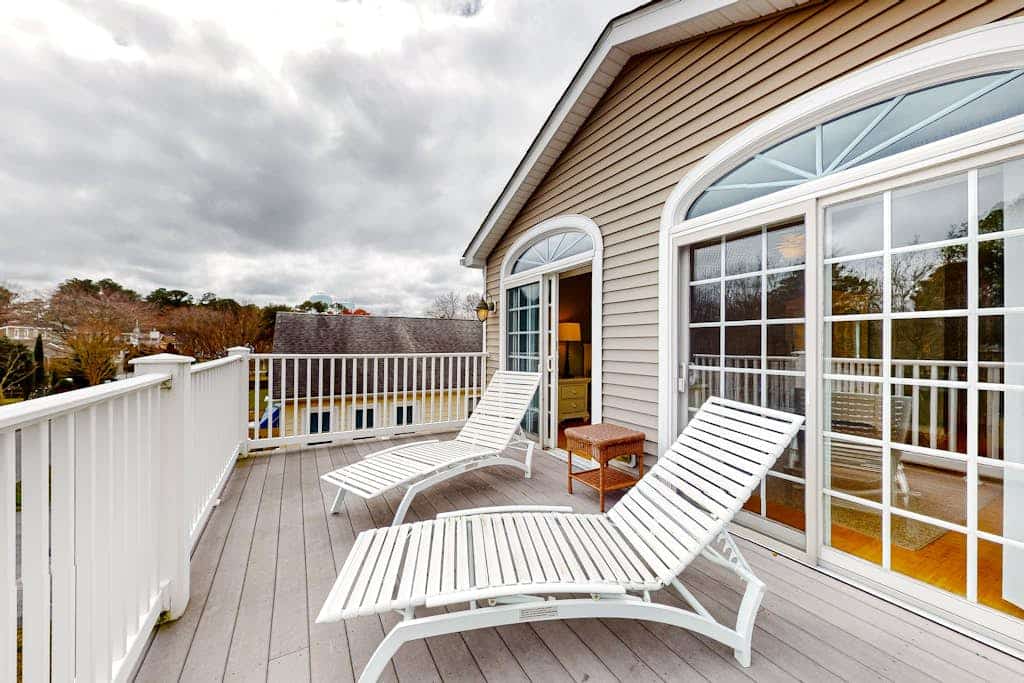 Bethany Beach luxury coastal retreat - blocks from downtown, beach & EV charger