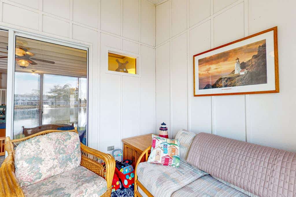 Mallard Lakes townhouse in peaceful community with pool, hot tub, fishing pier