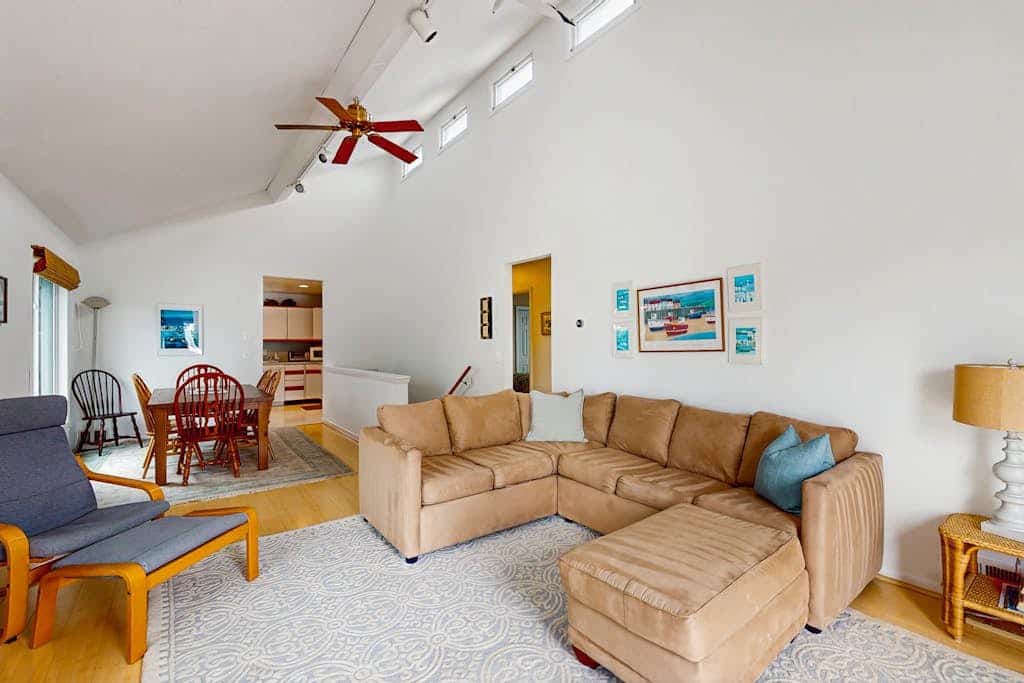 Dog-friendly house with bay views, spacious layout, & family-friendly amenities