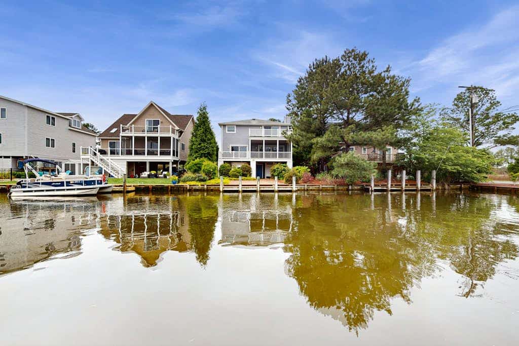 Dog-friendly house with bay views, spacious layout, & family-friendly amenities
