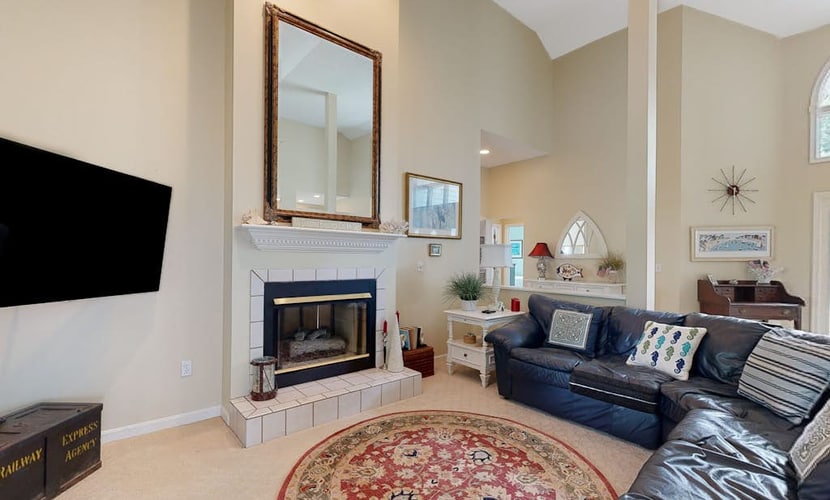 Salt Pond house with golf course views, pool, tennis, fireplace, porch, deck, AC