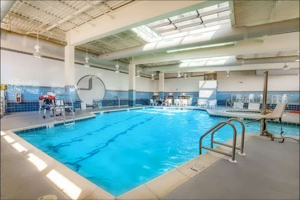 Sea Colony getaway with shared pools, hot tubs, tennis, & gym plus beach access