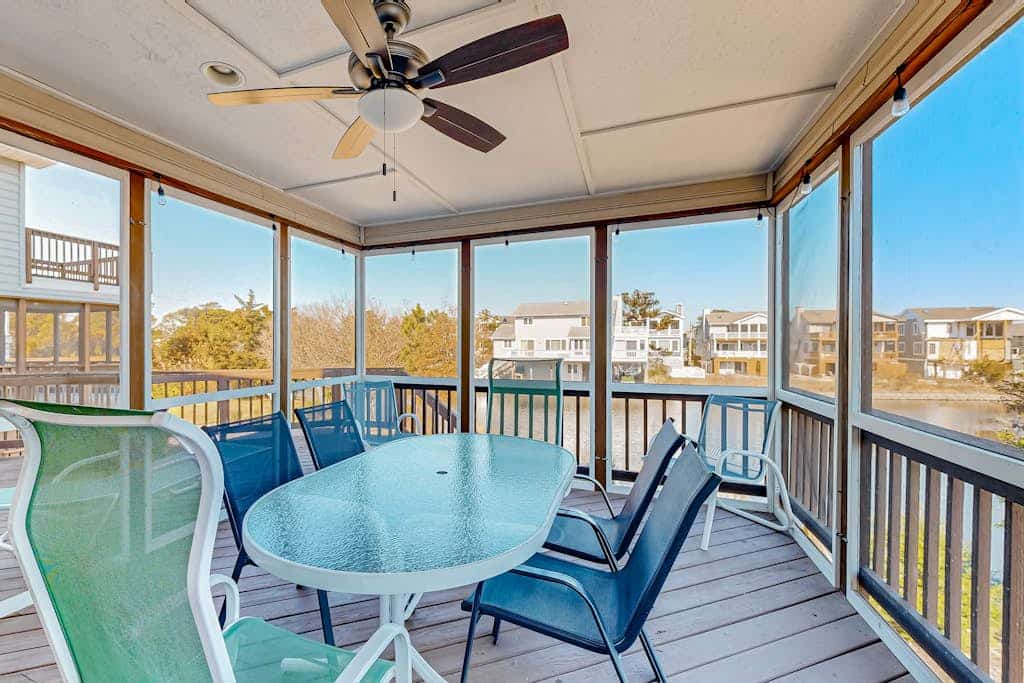 Town of Bethany Beach home on the canal with balcony & AC