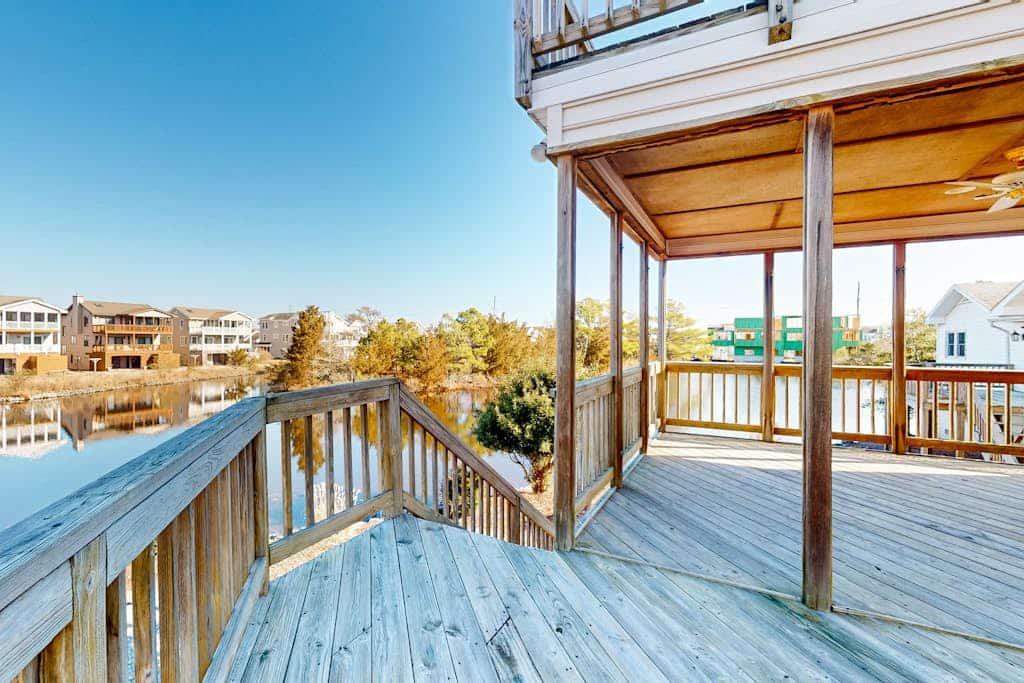 Town of Bethany Beach home on the canal with balcony & AC