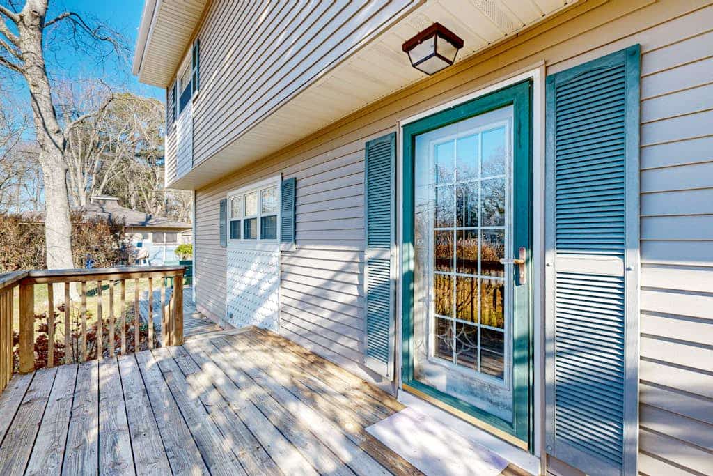 Bethany West Retreat W/ Shared Pool & Ideal Location Close to Trolley stop