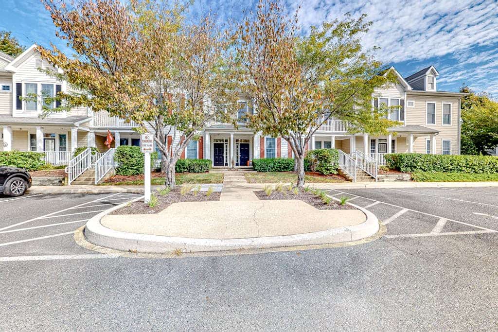 Bear Trap Dunes home w/ AC, fireplace, balcony, W/D, beach shuttle
