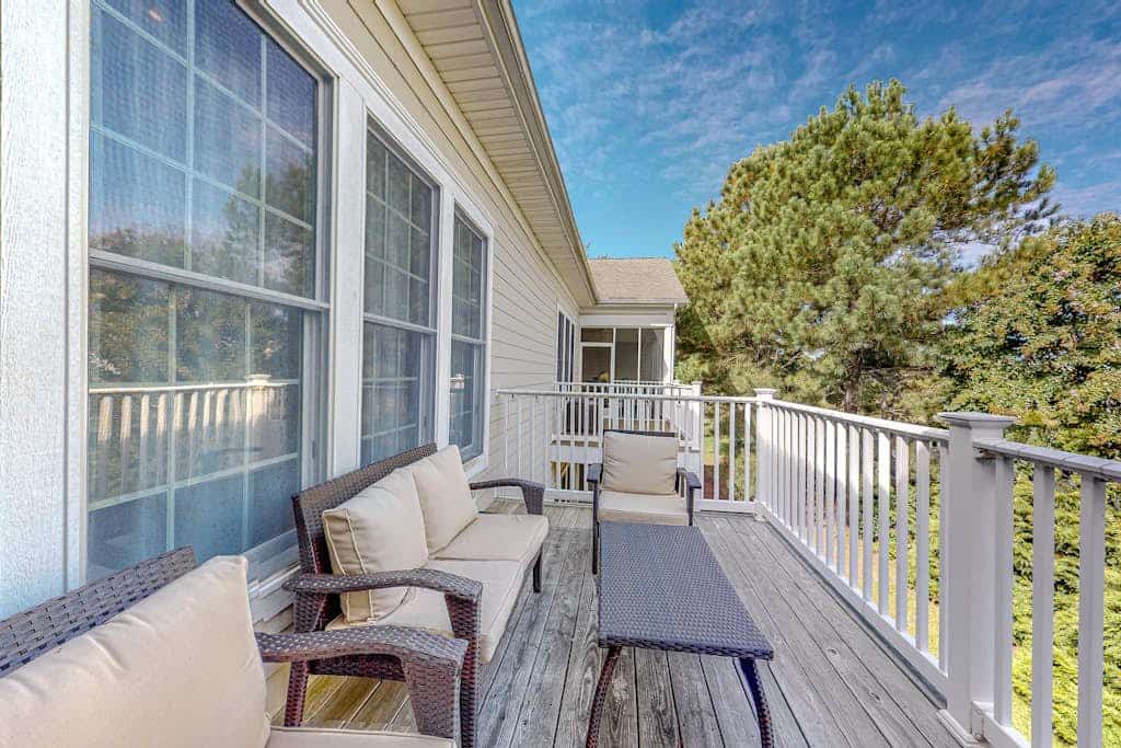 Bear Trap Dunes home w/ AC, fireplace, balcony, W/D, beach shuttle