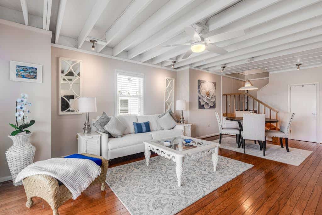 Mallard Lakes townhouse with hot tub, pool, water views, & fireplace