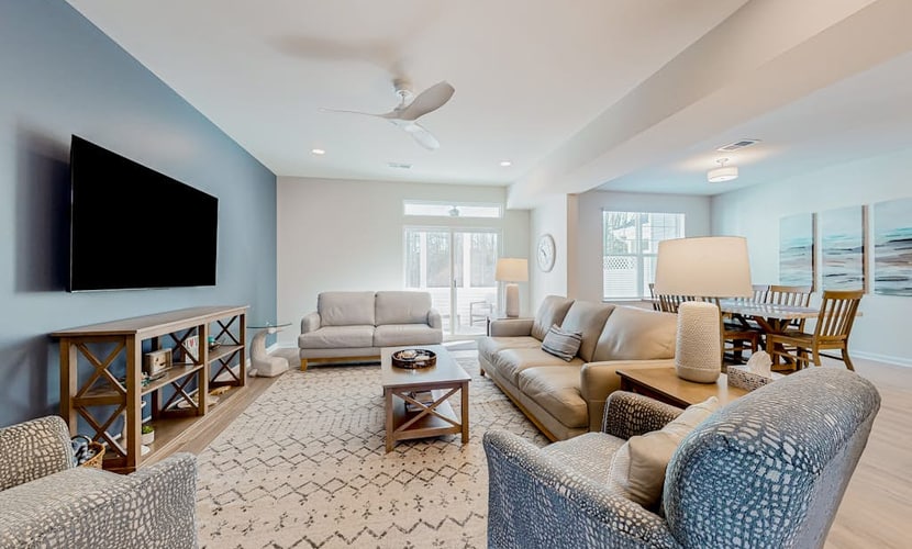 Friendship Creek charming townhome with pool, patio, & garden views - near beach