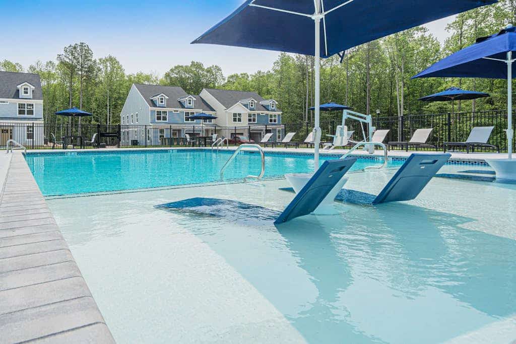 Friendship Creek charming townhome with pool, patio, & garden views - near beach