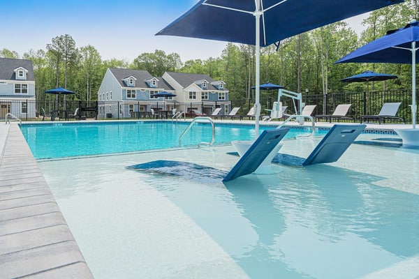 Friendship Creek charming townhome with pool, patio, & garden views - near beach