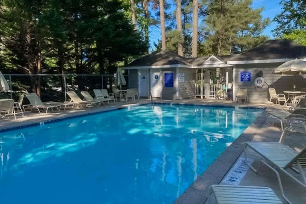 End unit townhome 1 mi. from Bethany Beach Boardwalk - pool/tennis court access