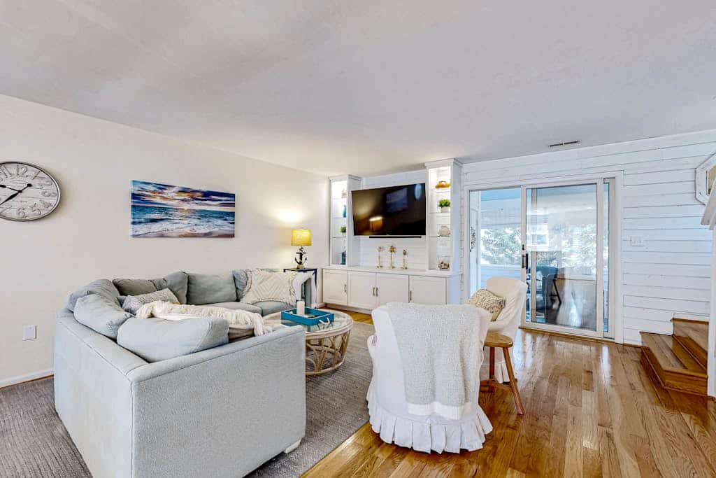 End unit townhome 1 mi. from Bethany Beach Boardwalk - pool/tennis court access
