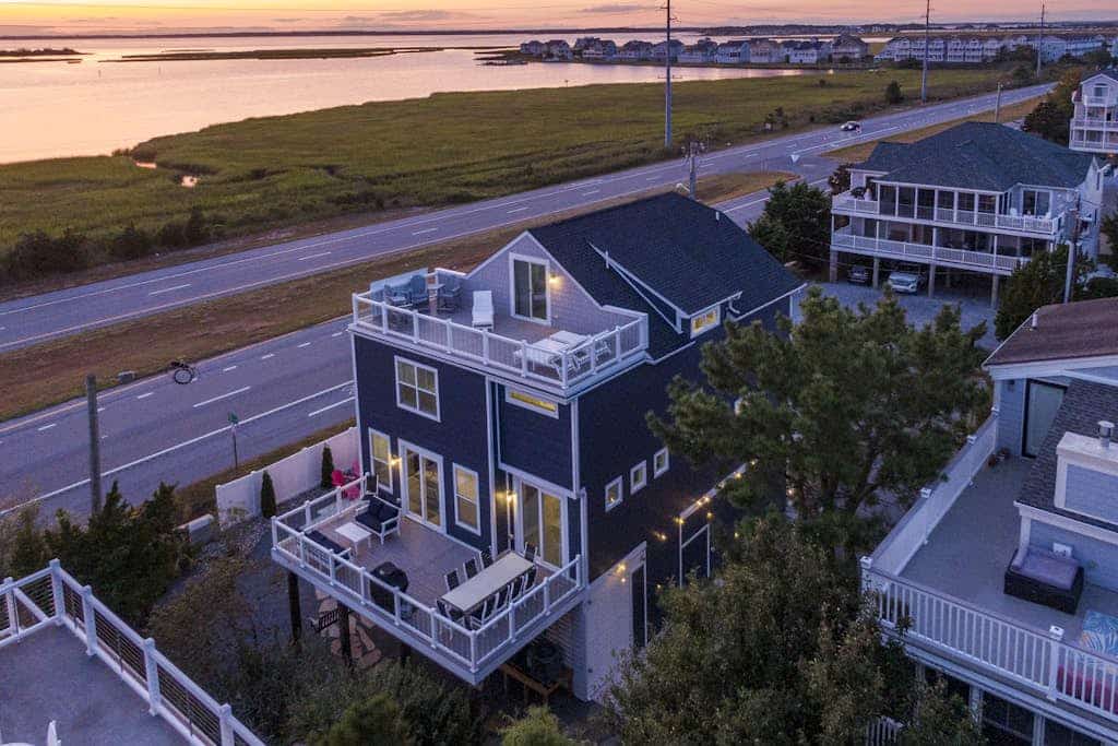 Bay Views - Walk to Beach - Multiple Decks - Pets Welcome!