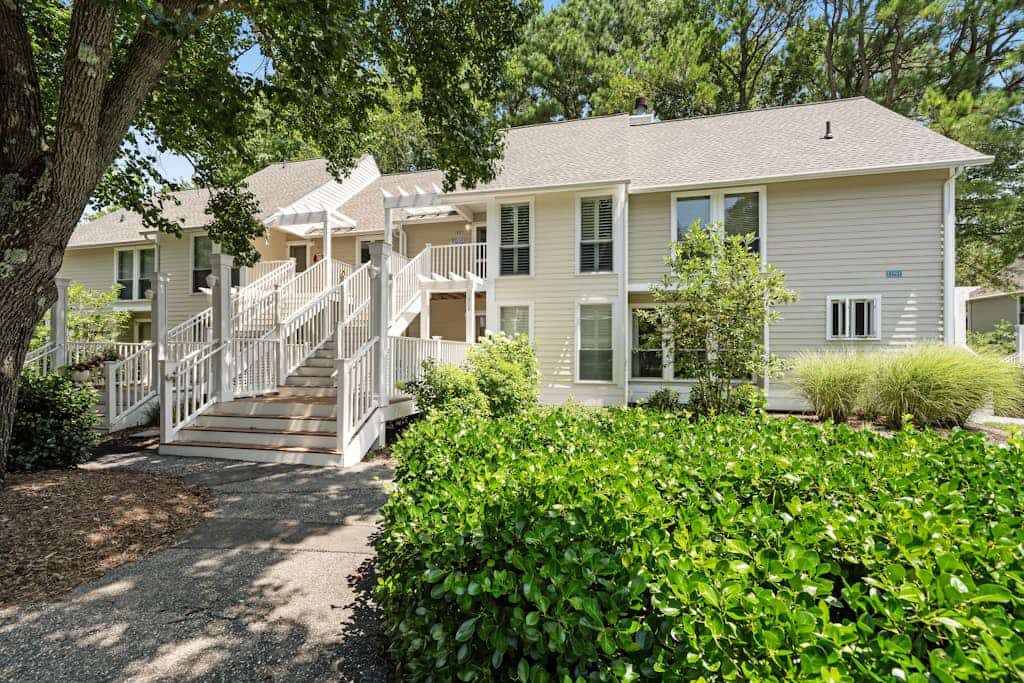 Sea Colony condo with pools, hot tub, tennis, gym, & private deck