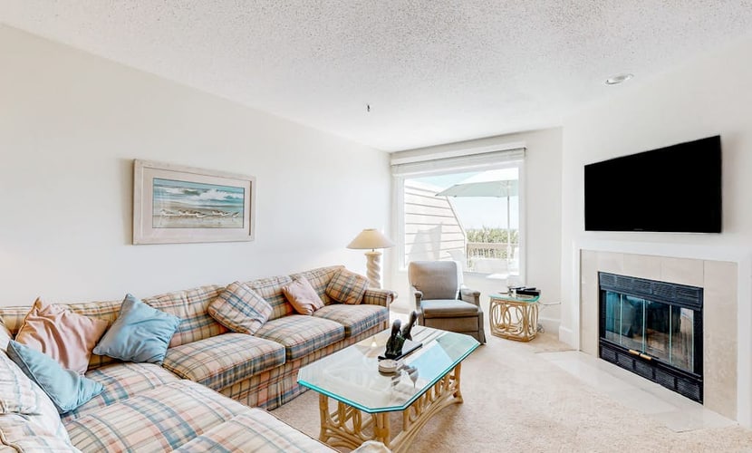 Kings Grant Beachfront Townhouse w/Ocean Views, Shared Pool, Free WiFi, Private